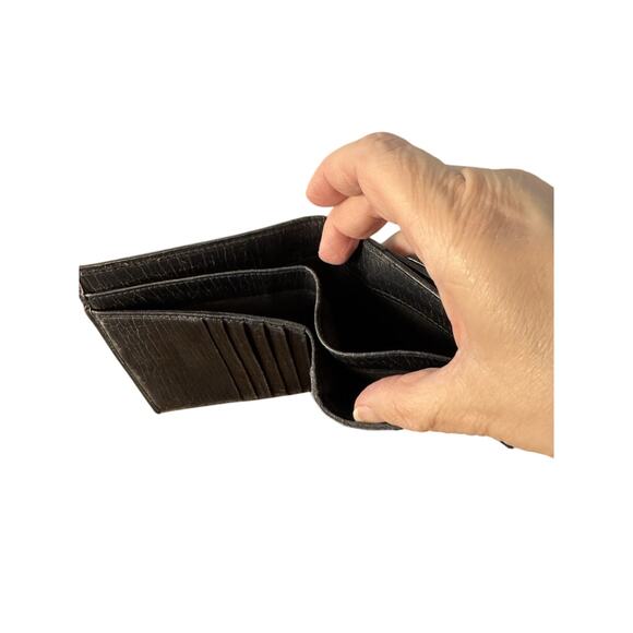 Authentic GUCCI Leather Black Bi-fold C Clasp Wallet W/Box - Picture 5 of 9